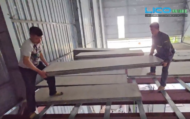 Lợp trần bằng bê tông nhẹ eps giúp thi công nhanh chóng