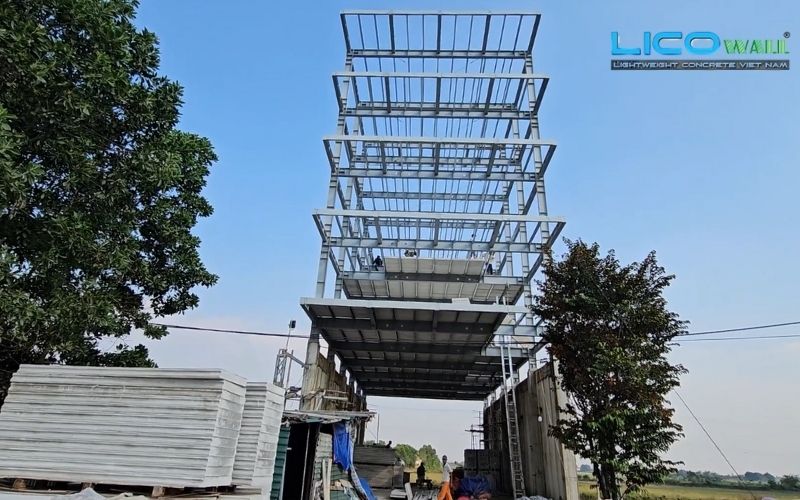 Nhà cao tầng được xây dựng bằng khung thép kết hợp bê tông nhẹ EPS