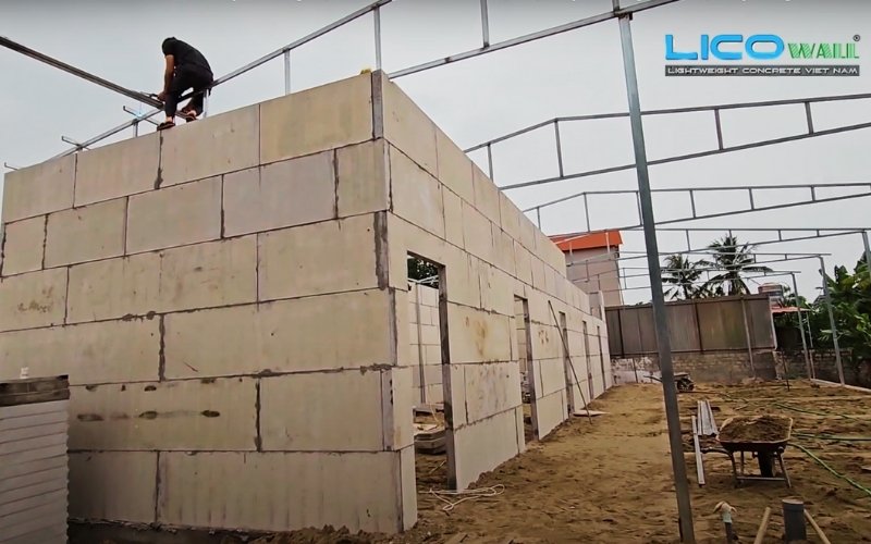 Một trông trình nhà được làm từ bê tông nhẹ EPS giúp tiết kiệm điện, tiết kiệm chi phí vật liệu,...