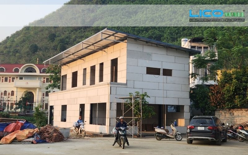 Một công trình xây nhà hoàn thiện sau khi tuân thủ hướng dẫn thi công tấm tường bê tông nhẹ EPS