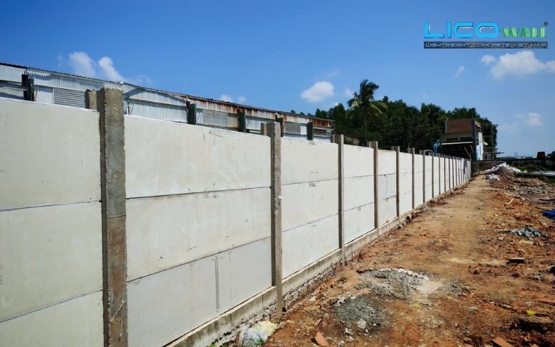 Bê tông nhẹ được dùng làm bờ tường, hàng rào,...