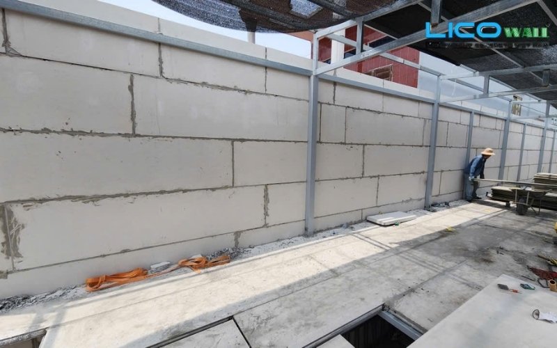 Bức tường nhà khung thép kết hợp bê tông nhẹ EPS LICO WALL