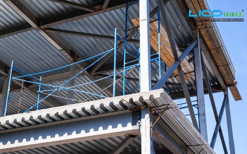 Sàn nhà được làm từ sàn deck