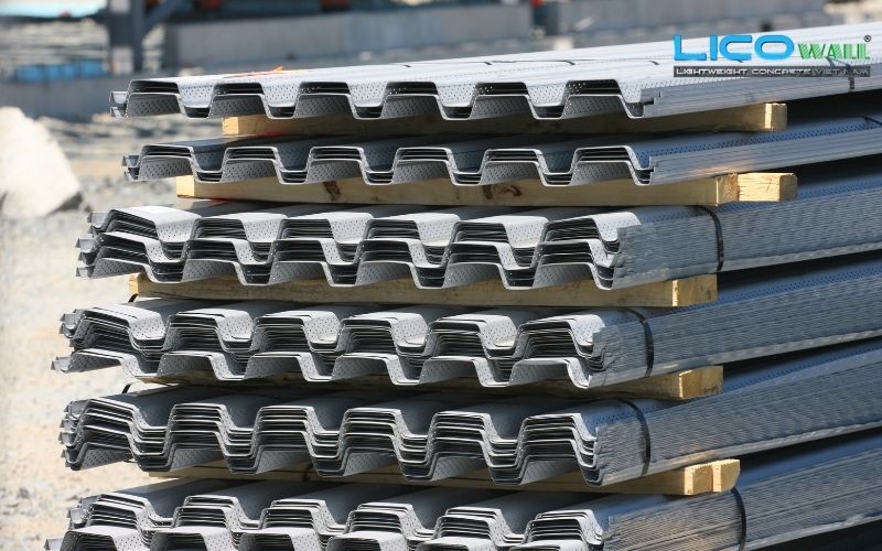 Tấm tôn làm sàn deck