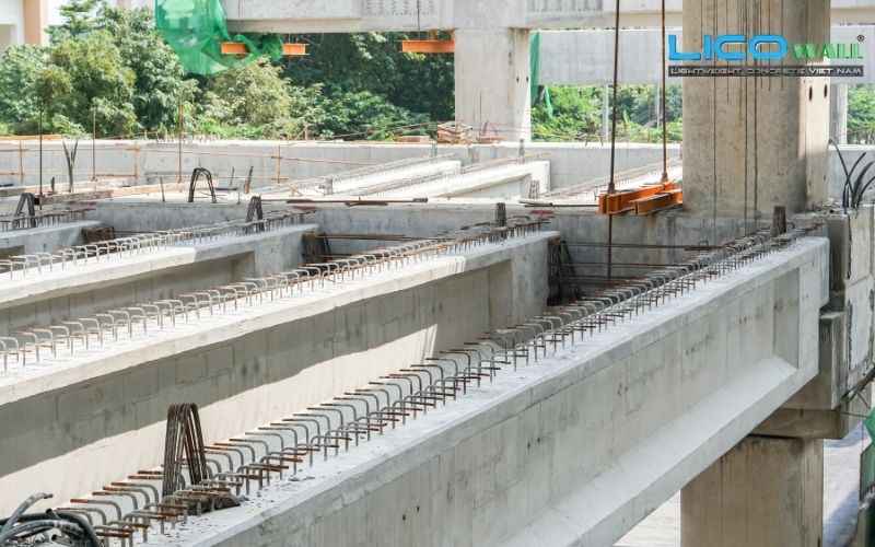 sàn deck cũng được dùng trong công trình xây kênh rạch