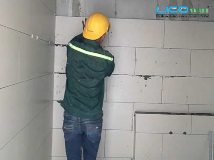 Keo dán gạch ốp tường sử dụng cho nhiều loại gạch