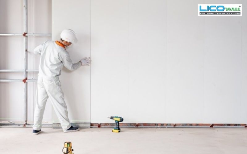 Thi công ốp tường nhựa nano phòng ngủ đúng chuẩn